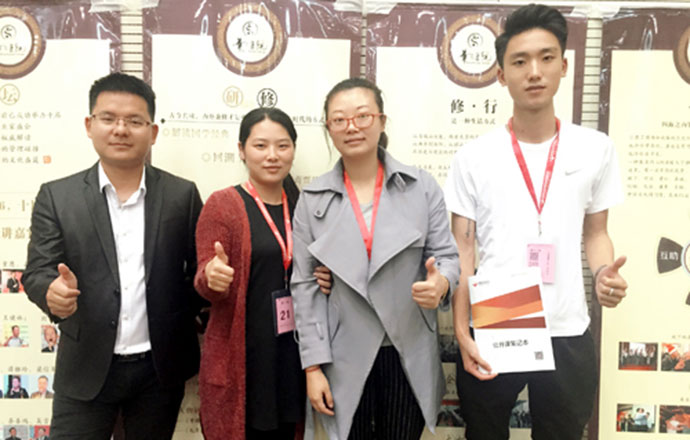 第一槍網(wǎng)組織員工參加行業(yè)內(nèi)高規(guī)格銷售培訓(xùn)會議